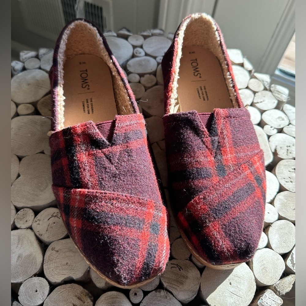 Toms cozy Alpargata Red Black Plaid Flannel Faux Shearling Slip Ons Flats Sz 8 - Picture 9 of 9